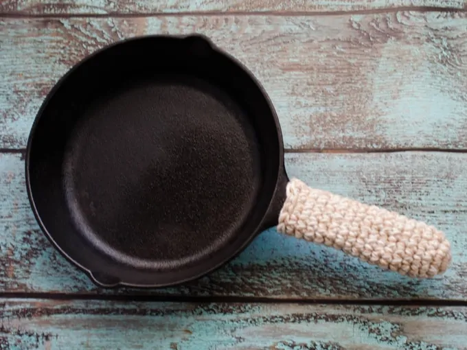 DIY Cast Iron Skillet Handle Cover With A Free Printable Pattern