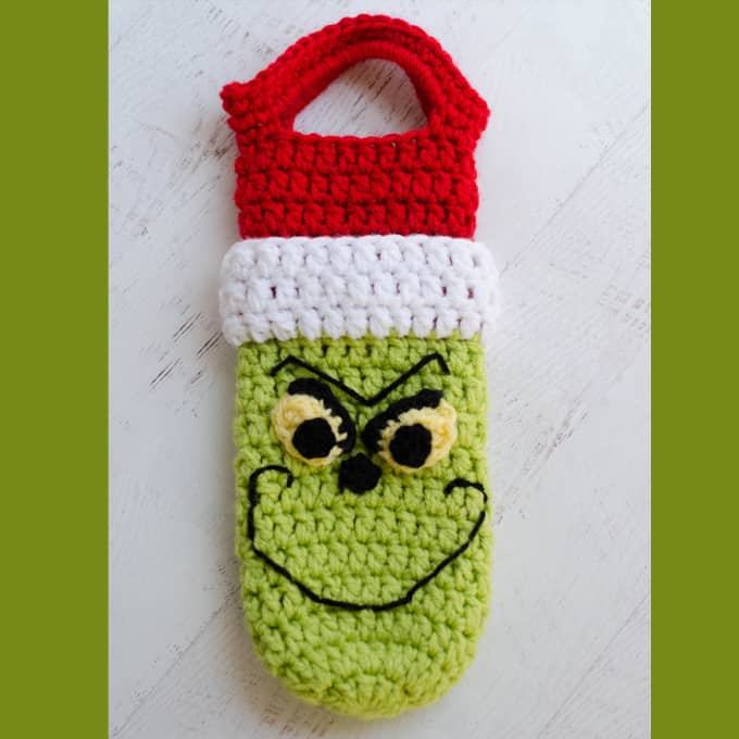 crochet-grinch-wine-cozy-pattern-crochet-365-knit-too