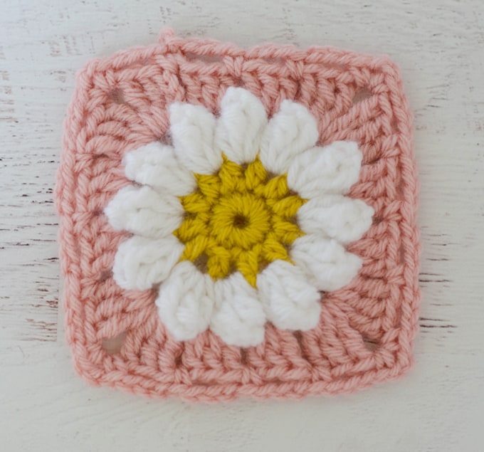 Daisy Mae CAL Part 1: The Crochet Puff Daisy Square - Crochet 365