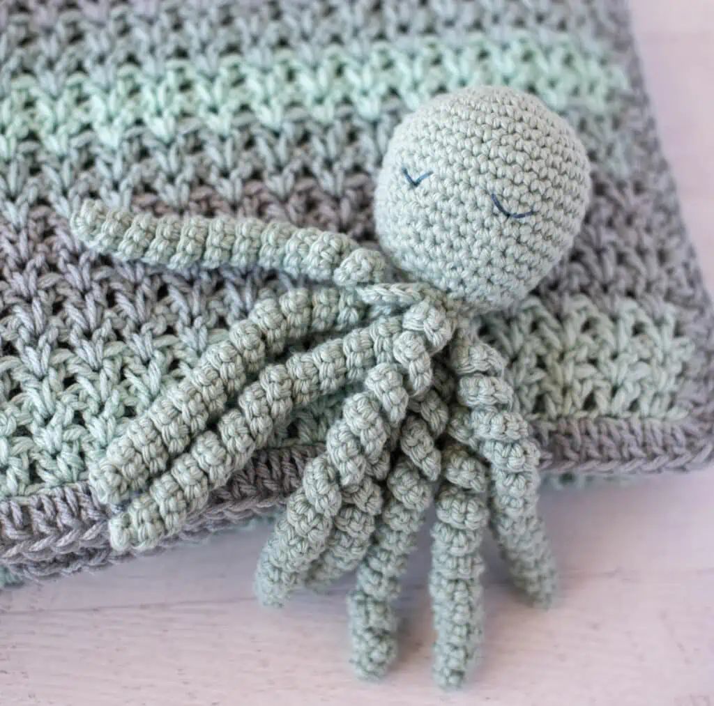 Octopus Crochet or Knitting Ring is a Yarn Tension Aid for Crocheting and  Knitting. 