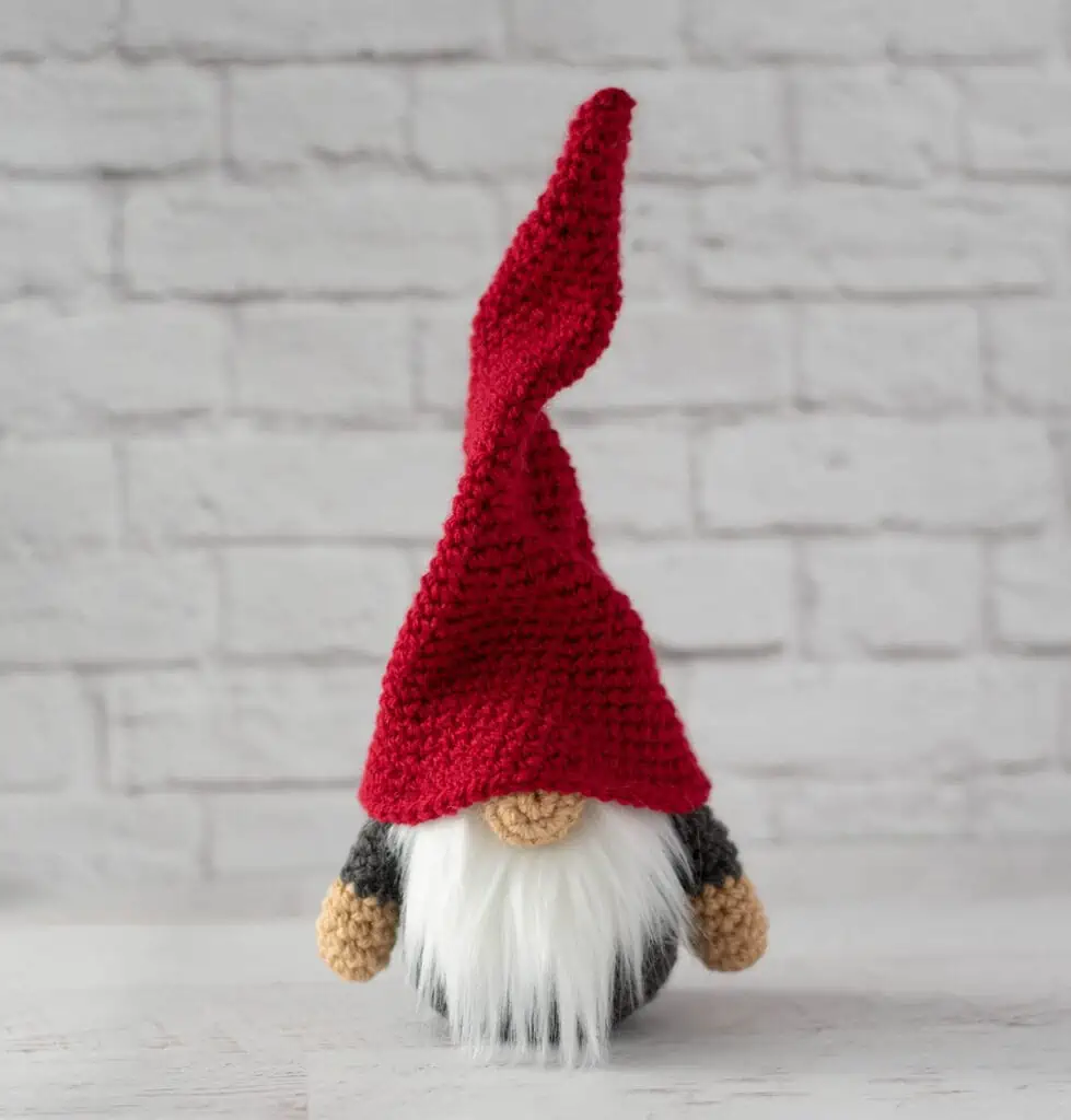 Crochet patterns gnomes with heart, Crochet gnome amigurumi pattern,  Crochet valentine gnome patterns, Crochet gift for couple